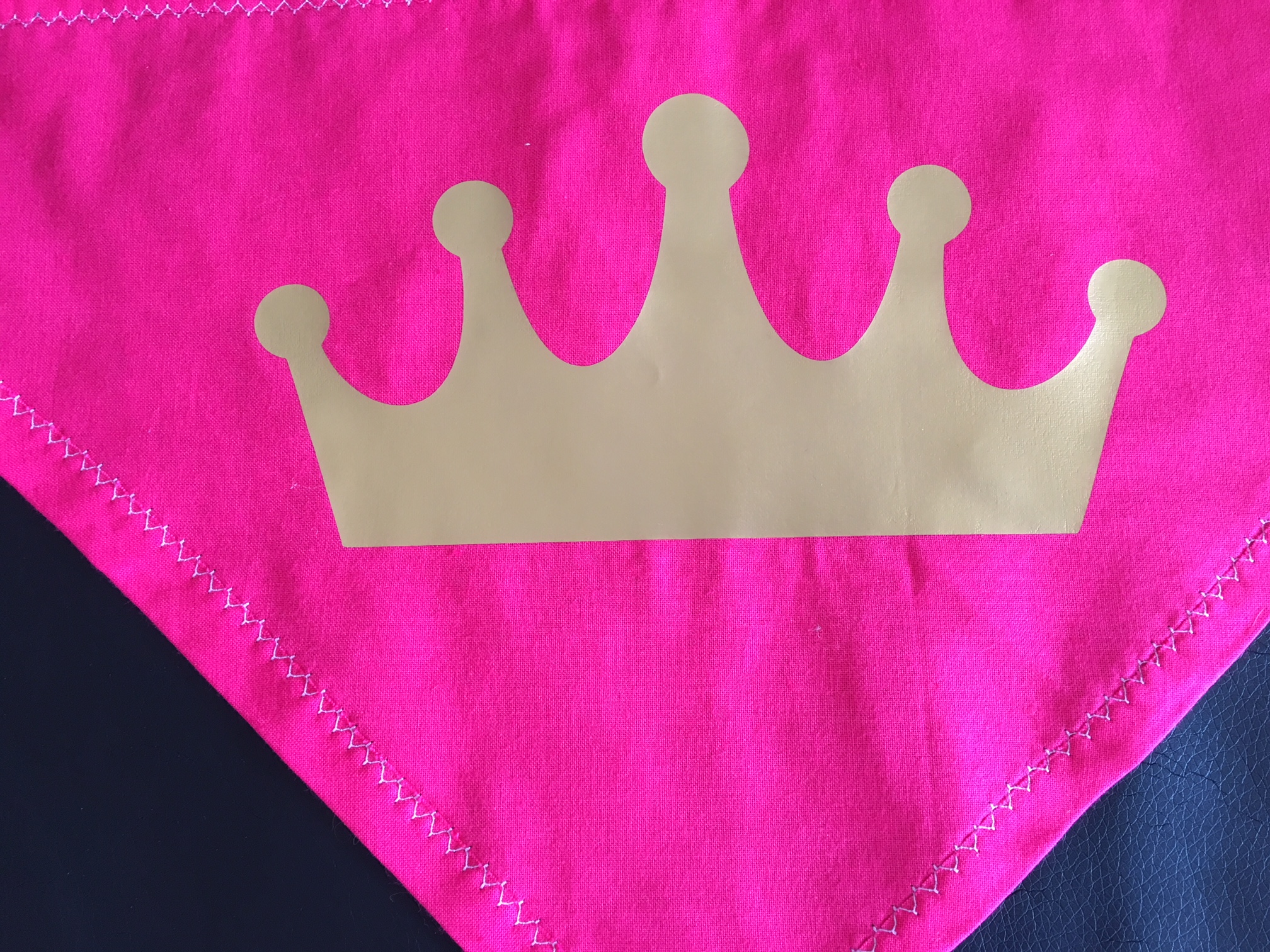 Bandana pink <br>crown gold